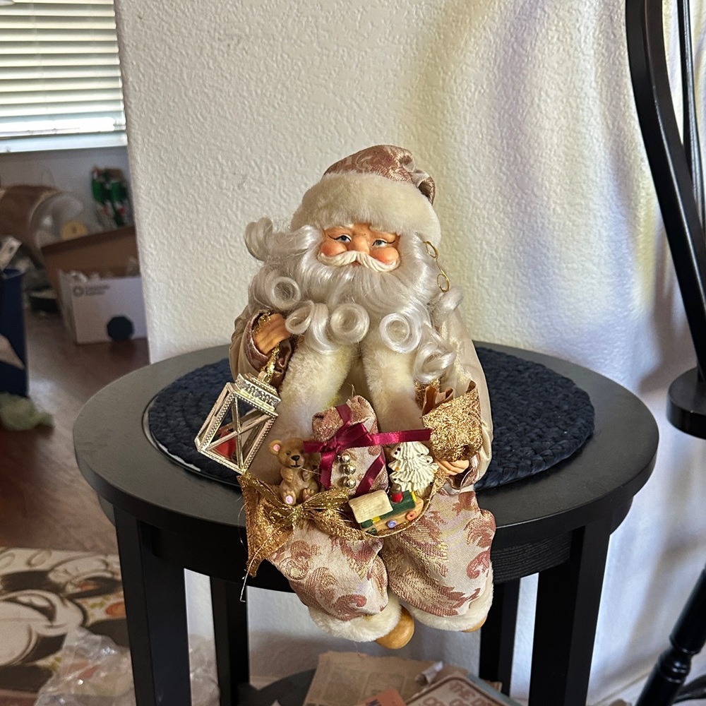 Vintage Shelf/Fireplace Santa Claus Holiday Figurine - Gold and Cream